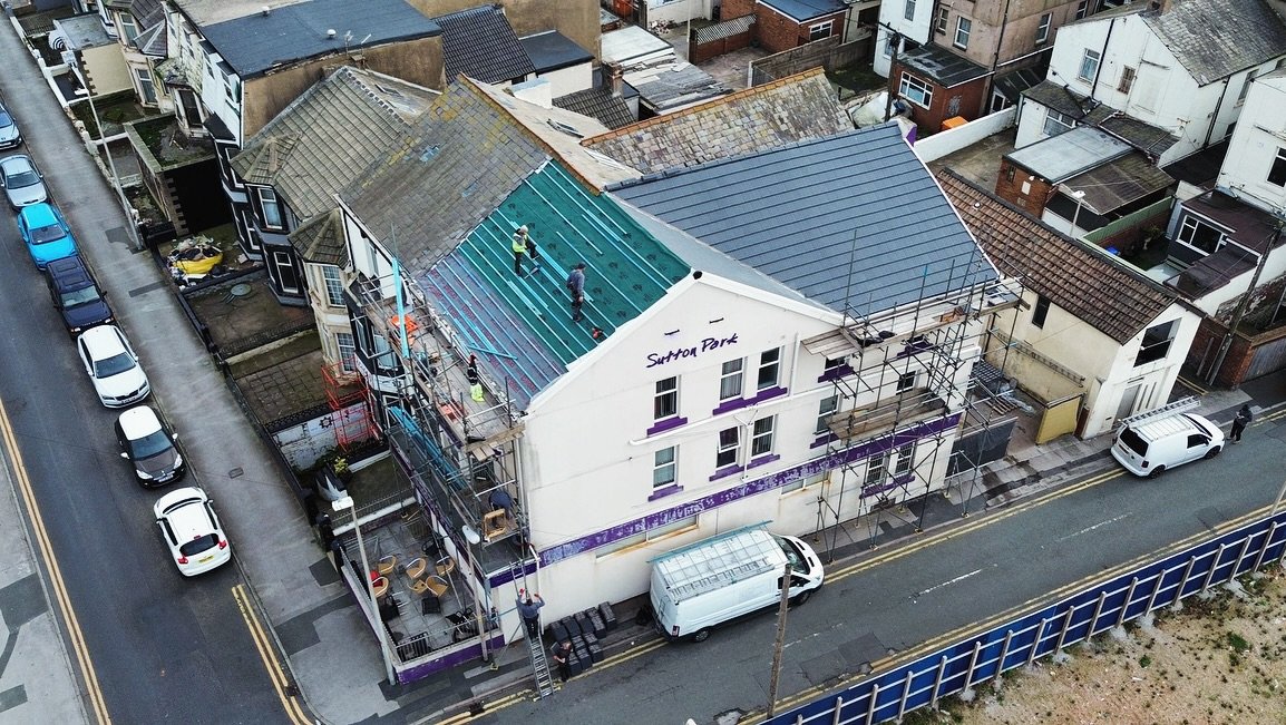 Flat roofs are a popular choice for many people, and for good reason. They offer a sleek and modern look to any building.