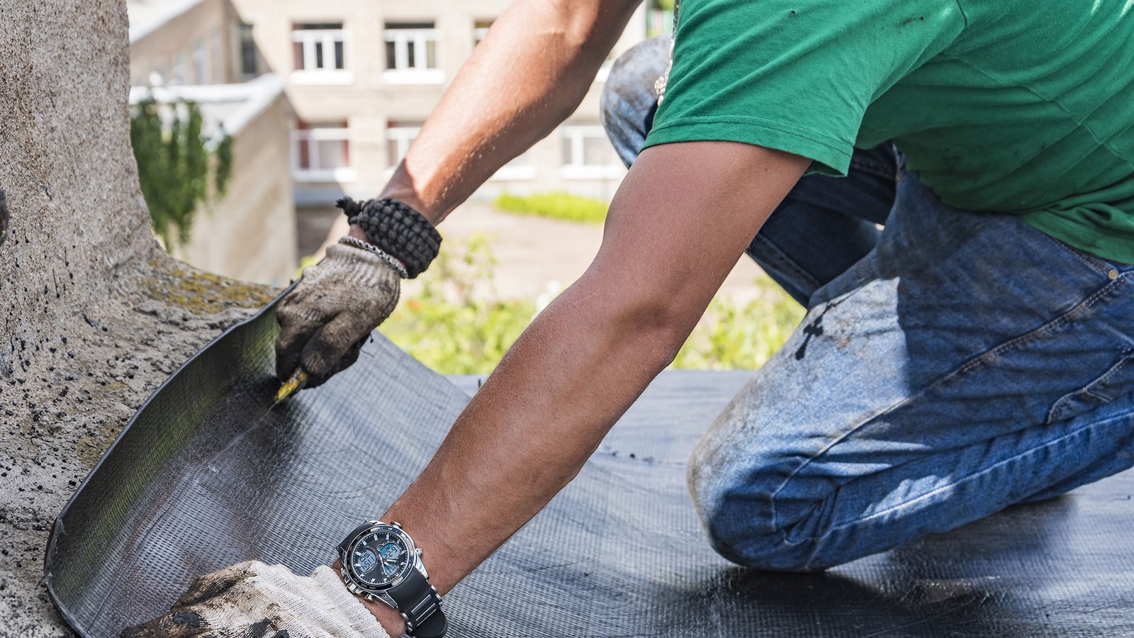 Flat roofs are a popular choice for many people, and for good reason. They offer a sleek and modern look to any building. Whilst also being a cost-effective option. 